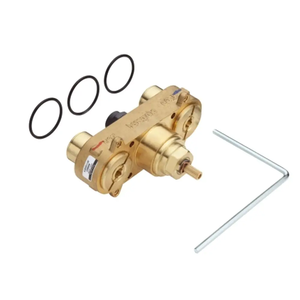 Funktionsblock aus Messing von Hansgrohe mit mehreren Anschlüssen und O-Ringen, geeignet für die Installation in sanitärtechnischen Anwendungen. Enthalten ist auch ein Innensechskant.
